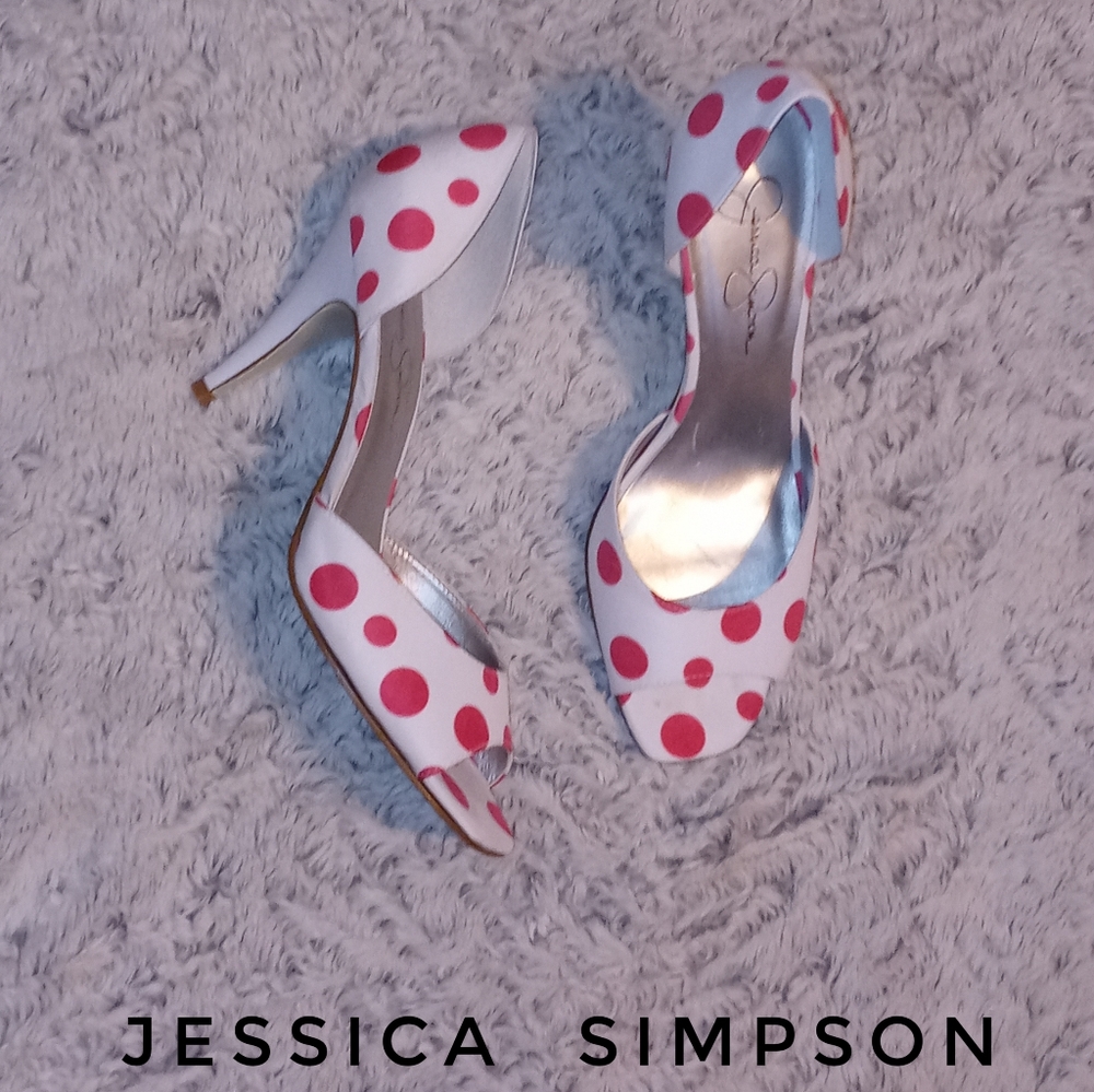 Jessica Simpson pumps